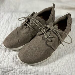 Tom’s Tennis Shoes 9.5W